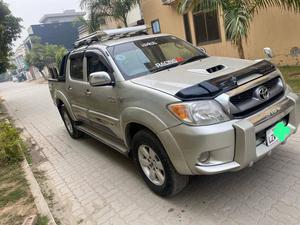 Toyota Hilux D-4D Automatic 2005 for Sale in Gujrat