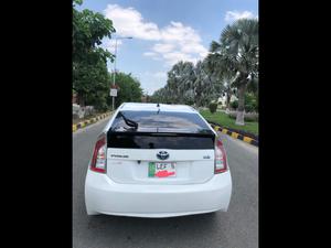 Toyota Prius S 1.8 2013 for Sale in Lahore