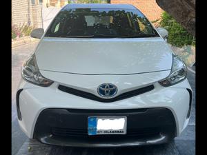 Toyota Prius Alpha S L Selection 2015 for Sale