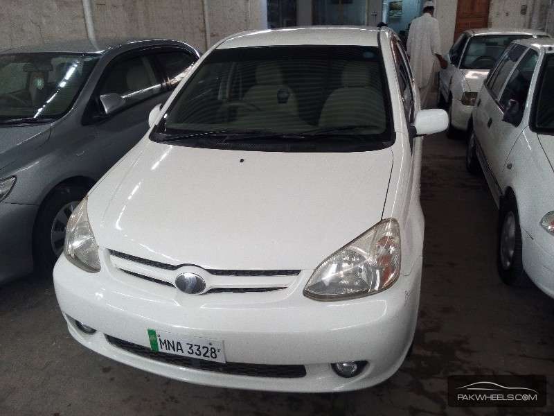 Toyota Platz 2002 for Sale in Multan Image-1