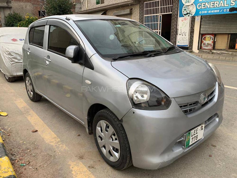 Daihatsu mira 2011