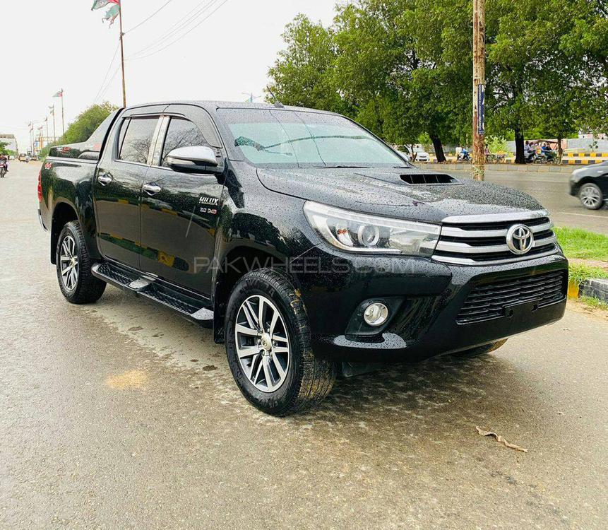 Toyota Hilux Revo V Automatic 3.0 2017 for sale in Karachi | PakWheels