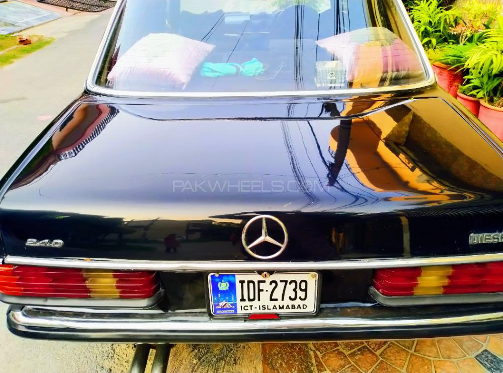 Mercedes Benz 200 D 1977 for Sale in Lahore Mercedes Benz 200 D 1977 for Sale in Lahore Image-7