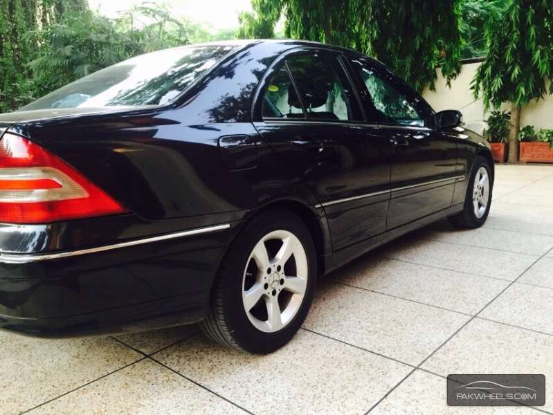 Mercedes Benz C Class 2005 for Sale in Lahore Image-1