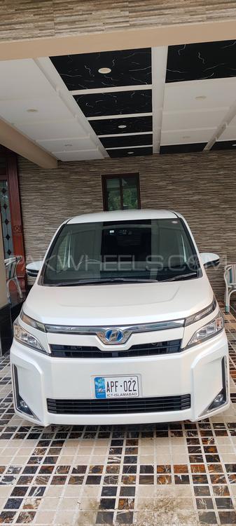 Toyota Voxy 2018 for Sale in Lahore Image-1
