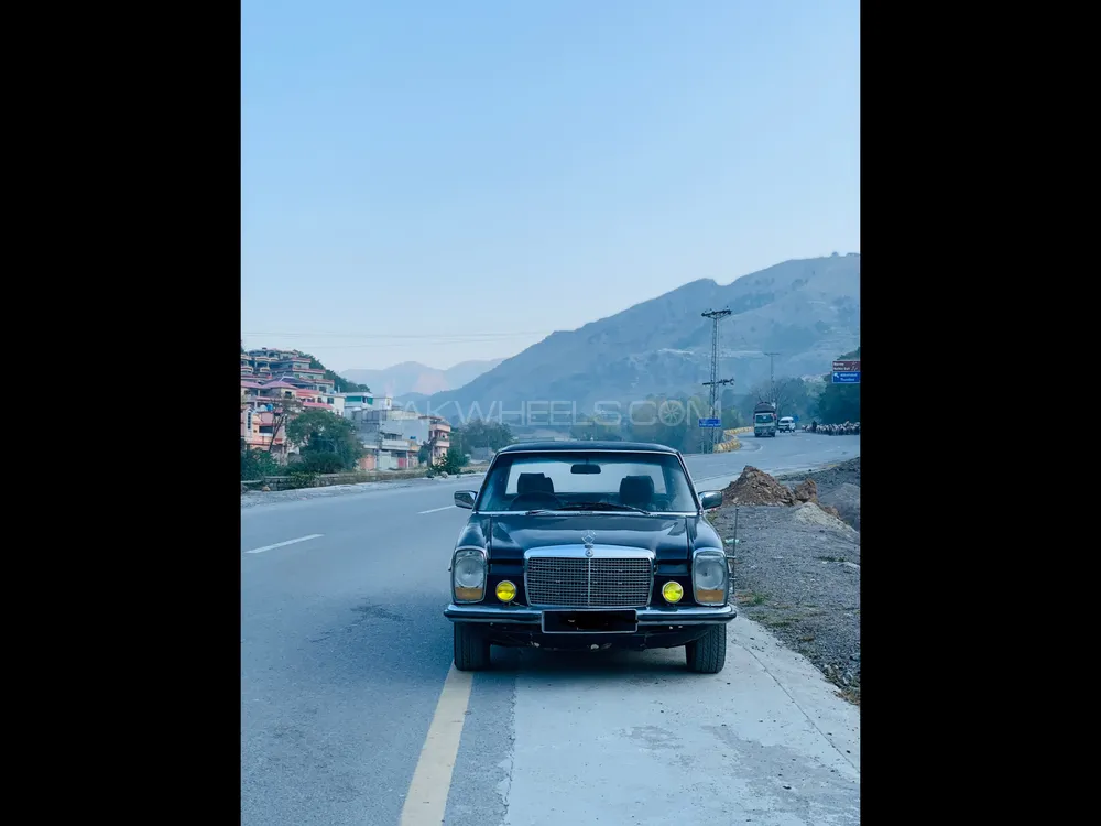 Mercedes Benz E Class 1975 for Sale in Abbottabad Image-1