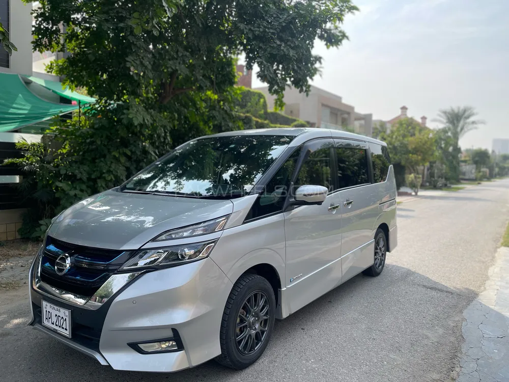 Nissan Serena HIGHWAY STAR 2018 for sale in Lahore | PakWheels