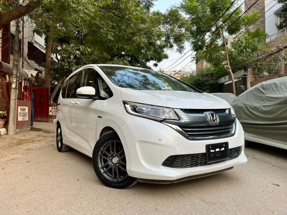 Honda Freed Hybrid G Honda Sensing 2017 for sale in Karachi | PakWheels