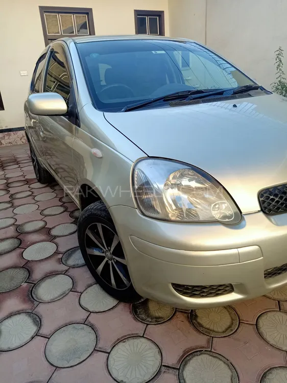 Toyota Vitz 2004 for Sale in Swatmingora Image-1