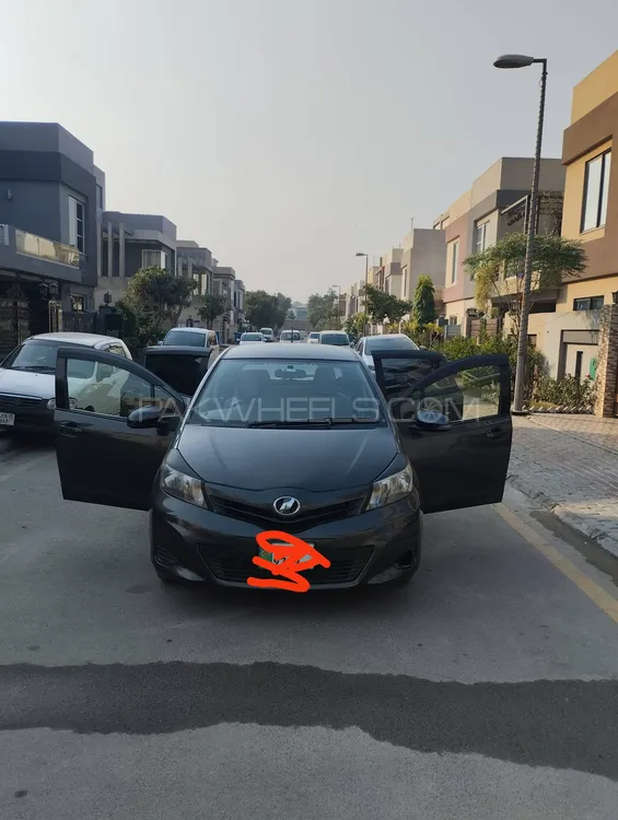Toyota Vitz 2011 for Sale in Lahore Image-1
