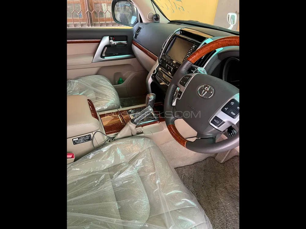 Toyota Land Cruiser 2015 for Sale in Multan Image-1