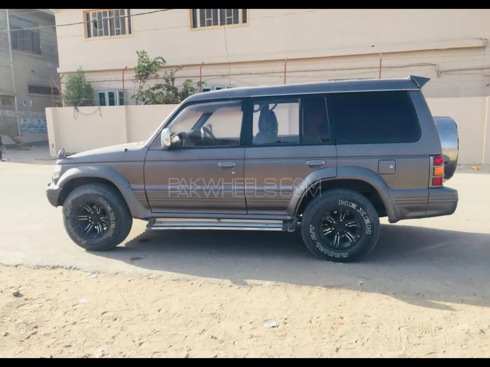 Mitsubishi Pajero 1986 for Sale in Karachi Image-1