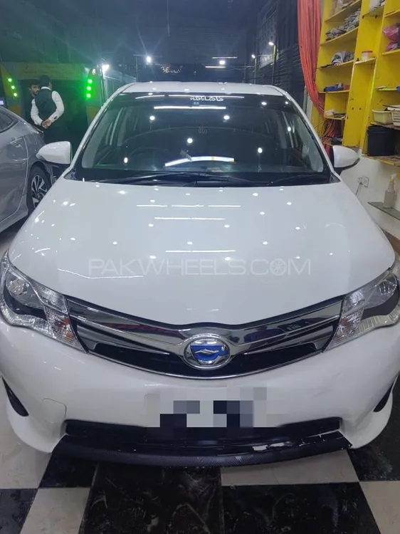 Toyota Corolla Axio 2015 for Sale in Lahore Image-1