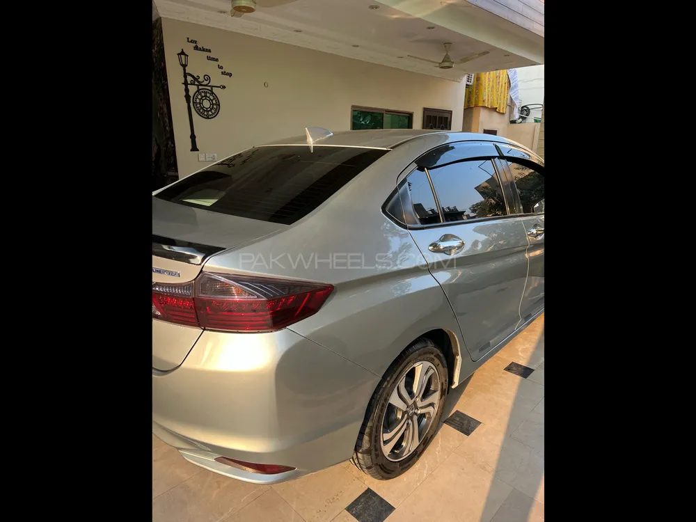 Honda Grace Hybrid 2014 for Sale in Lahore Image-1