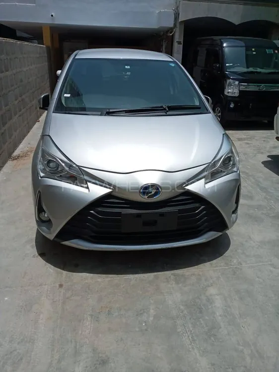 Toyota Vitz 2017 for Sale in Karachi Image-1