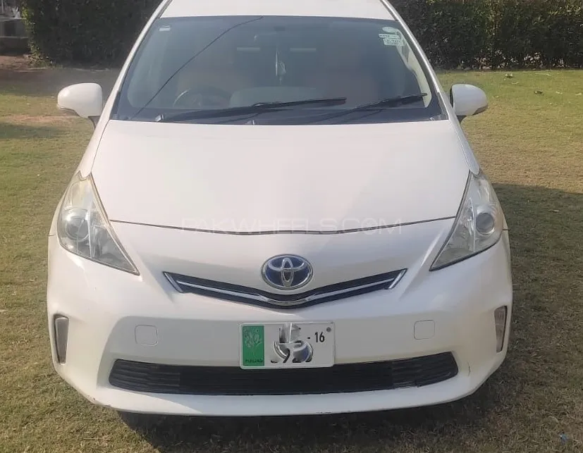Toyota Prius Alpha 2012 for Sale in Rahim Yar Khan Image-1