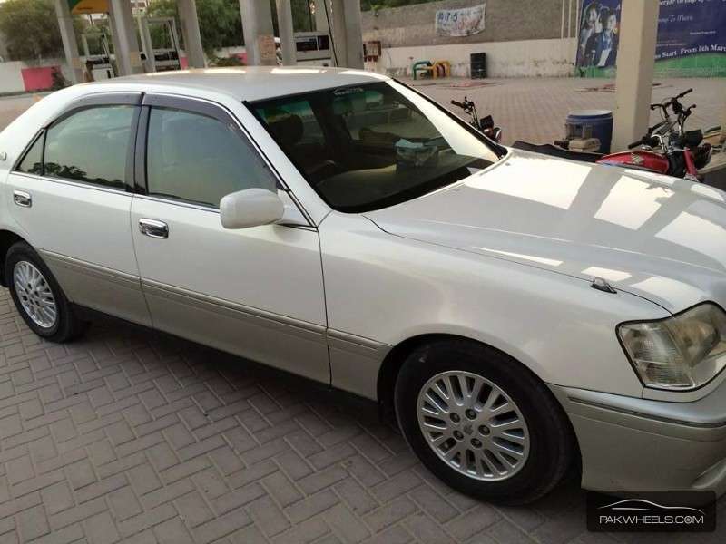 Toyota Crown 2001 for Sale in Islamabad Image-1