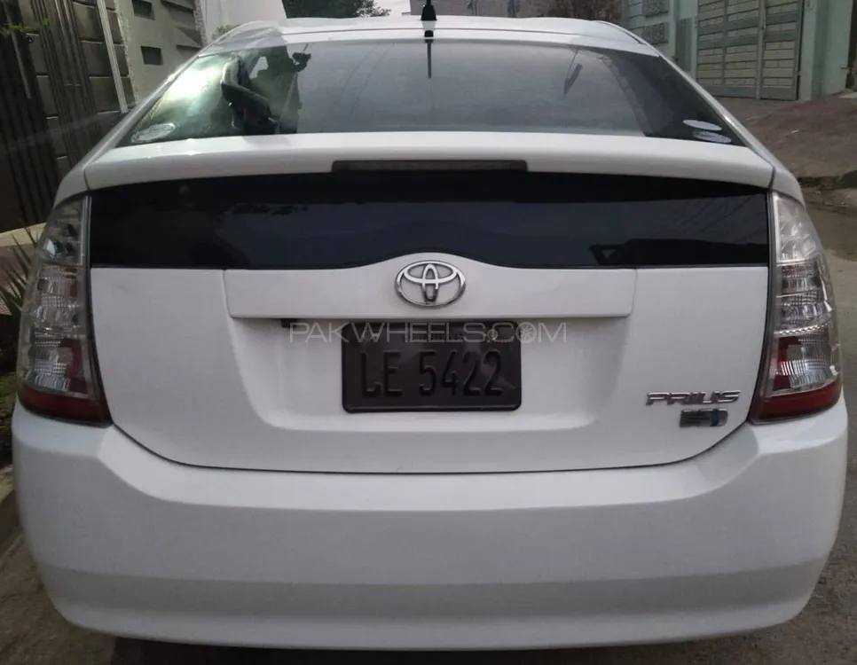 Toyota Prius Alpha 2010 for Sale in Vehari Image-1
