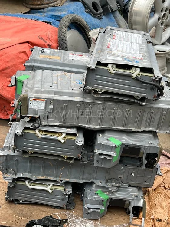 prius aqua axio hybrid batteries and abs avalibale Image-1