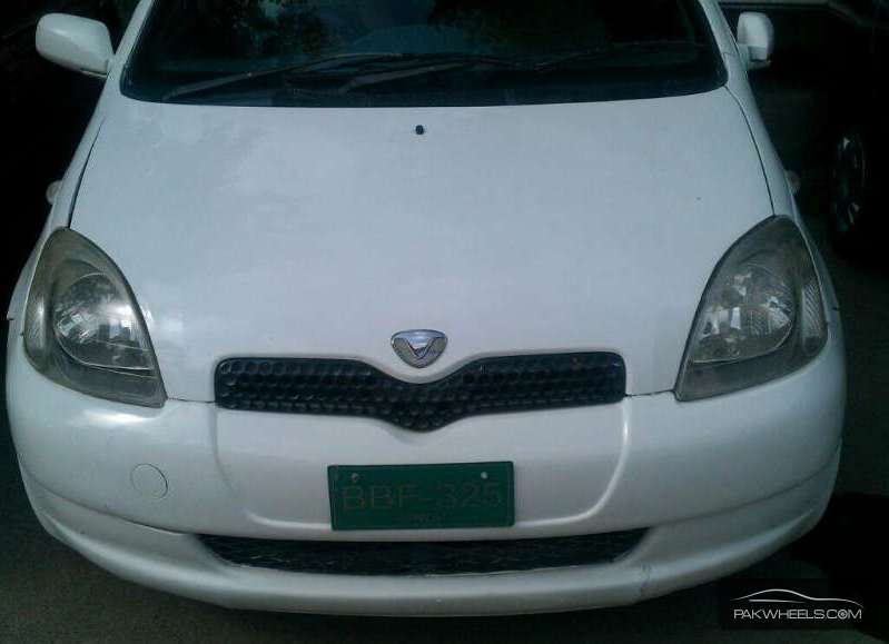 Toyota Vitz 2000 for Sale in Karachi Image-1