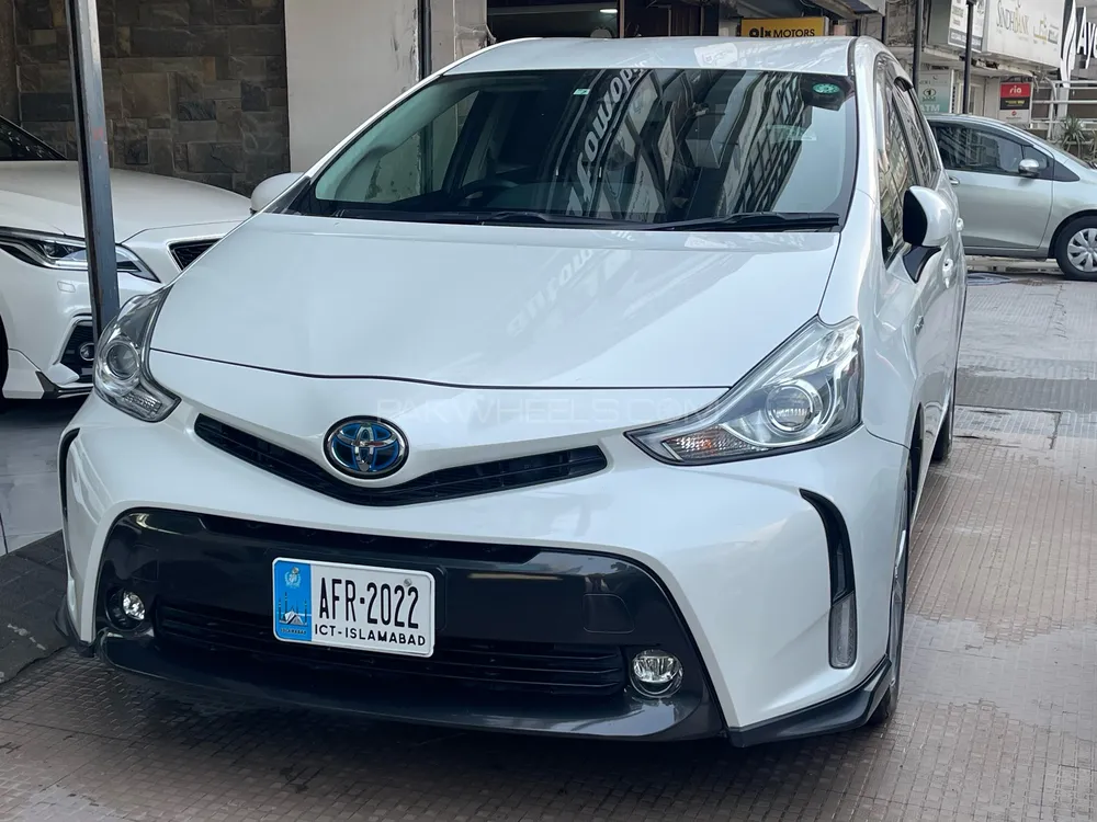 Toyota Prius Alpha 2018 for Sale in Islamabad Image-1