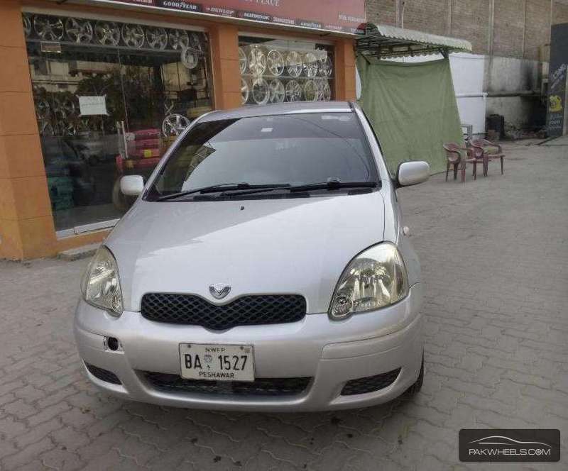 Toyota Vitz 2004 for Sale in Peshawar Image-1