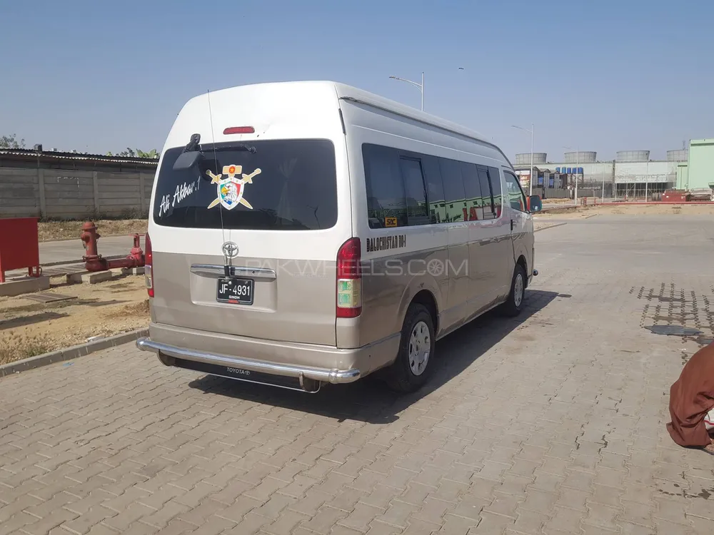 Toyota Hiace 2011 for Sale in Karachi Image-1