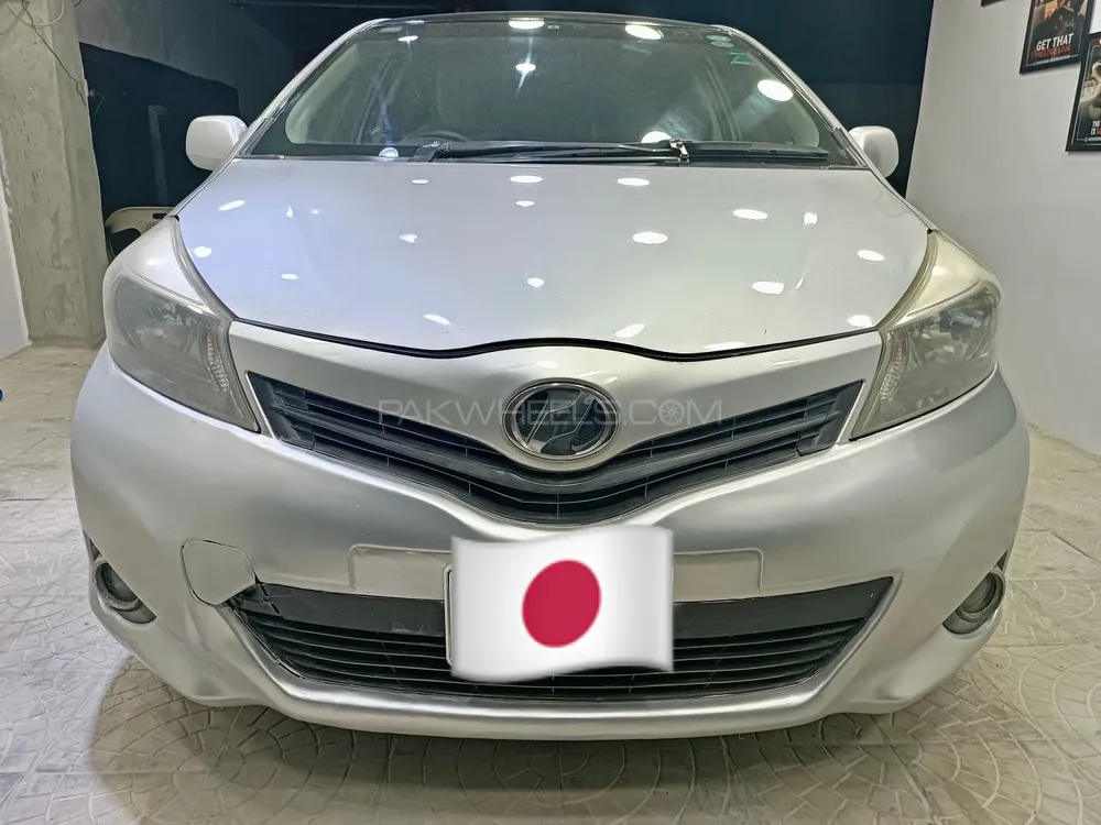 Toyota Vitz 2013 for Sale in Karachi Image-1