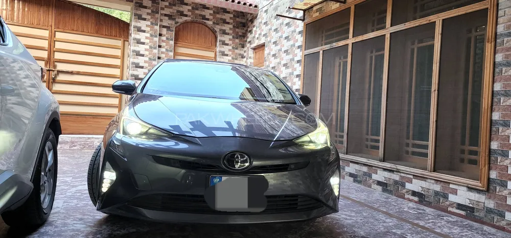 Toyota Prius 2017 for Sale in Swat Image-1