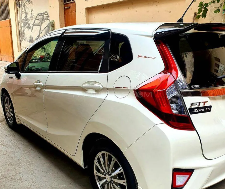 Honda Fit 2016 for Sale in Lahore Image-1