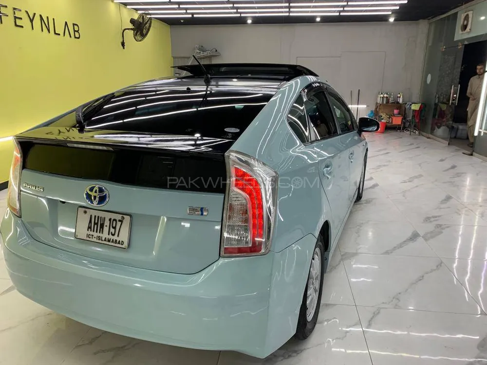 Toyota Prius 2011 for Sale in Peshawar Image-1
