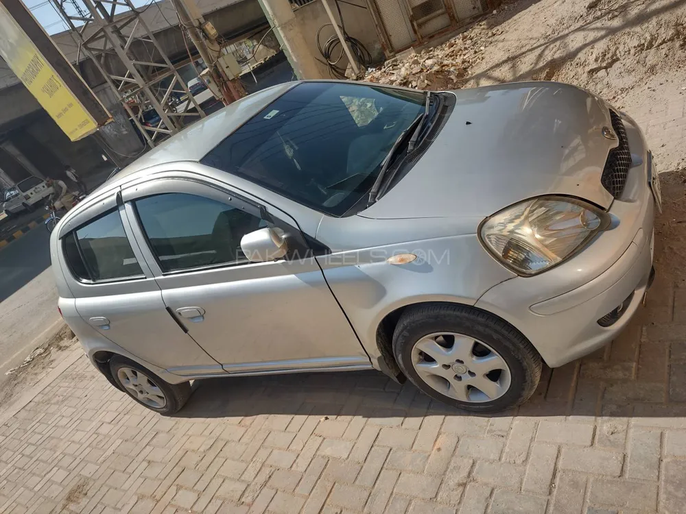 Toyota Vitz 2004 for Sale in Multan Image-1