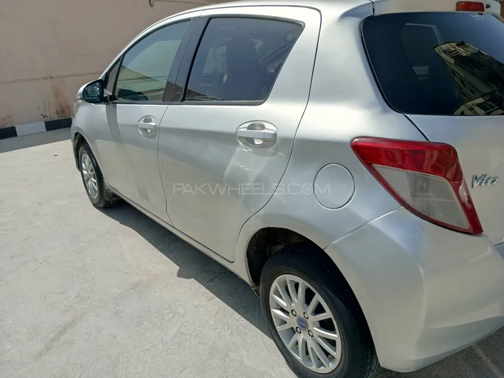 Toyota Vitz 2011 for Sale in Karachi Image-1