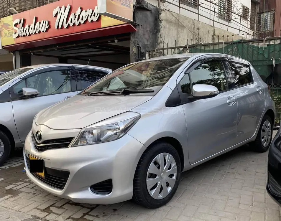 Toyota Vitz 2013 for Sale in Karachi Image-1