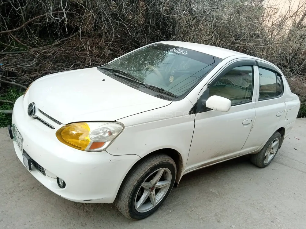 Toyota Platz 2004 for Sale in Chakwal Image-1