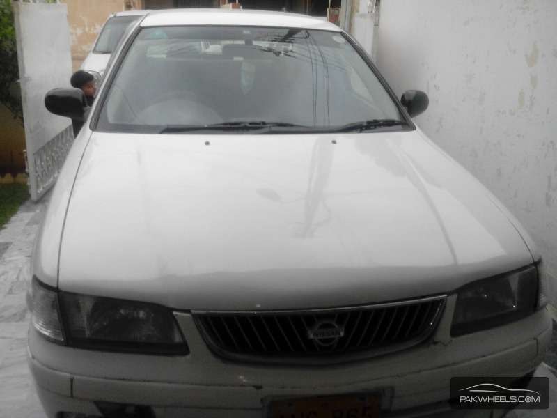 Nissan Sunny 2002 for Sale in Karachi Image-1