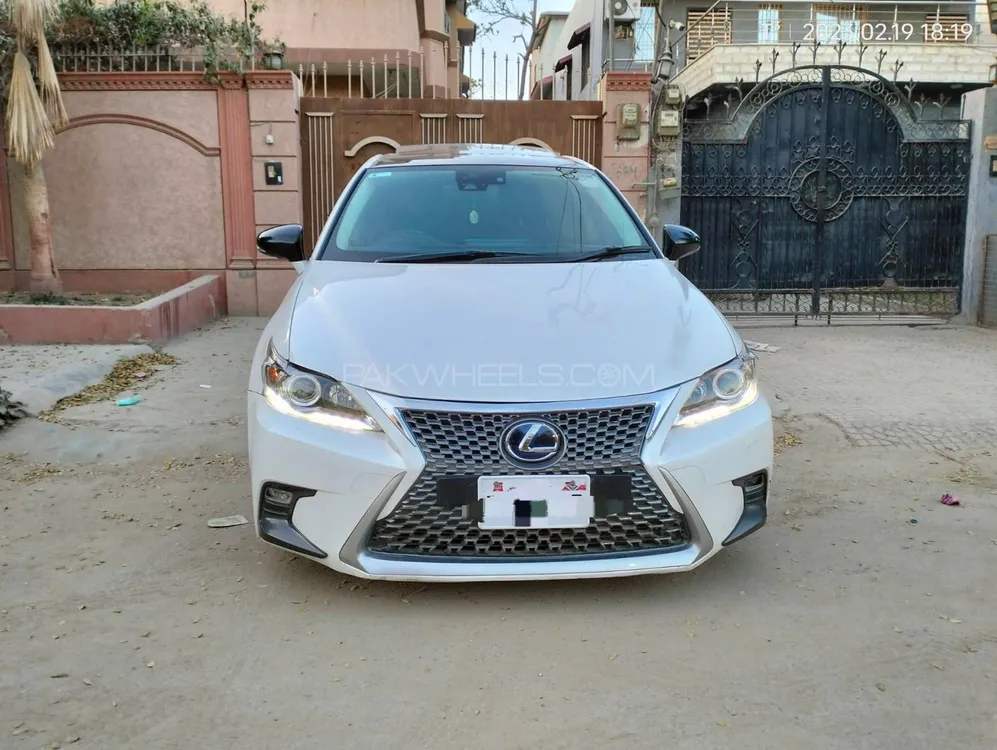 Lexus CT200h 2017 for Sale in Karachi Image-1