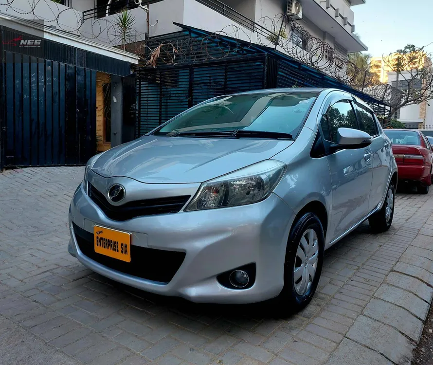 Toyota Vitz 2012 for Sale in Karachi Image-1