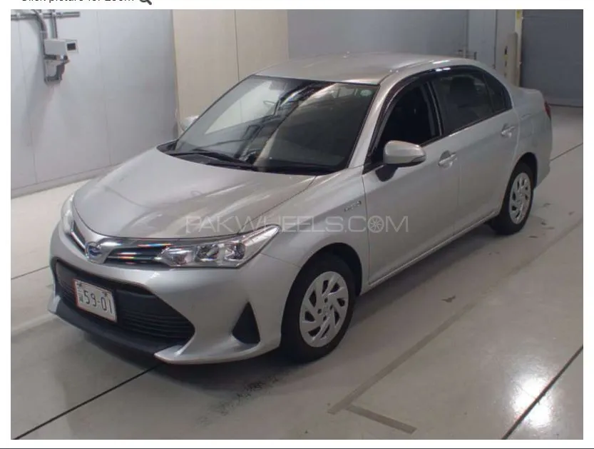 Toyota Corolla Axio 2018 for Sale in Islamabad Image-1