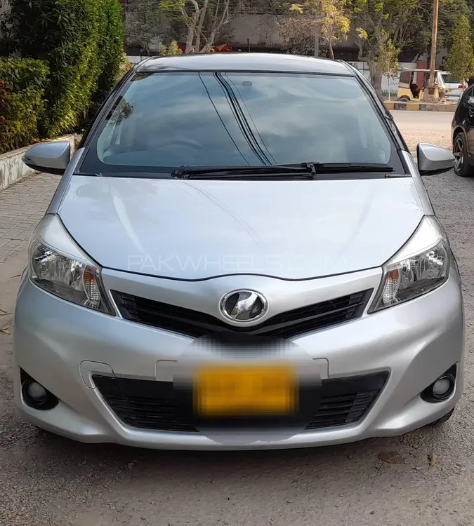 Toyota Vitz 2013 for Sale in Karachi Image-1