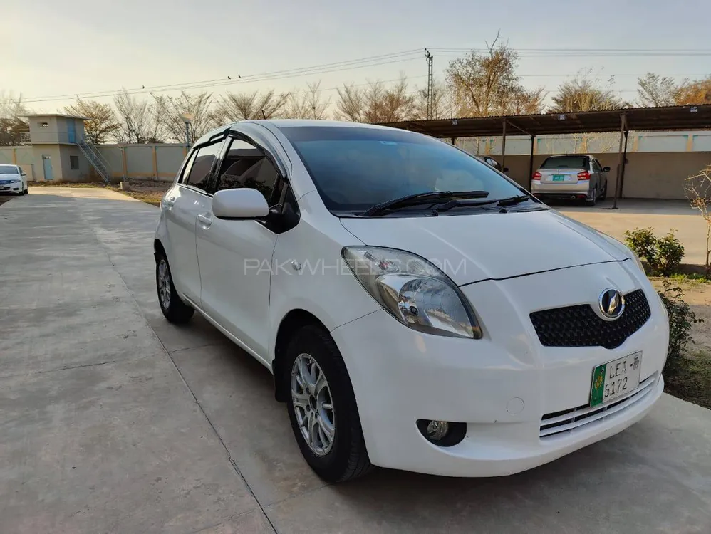 Toyota Vitz 2006 for Sale in Mian Wali Image-1
