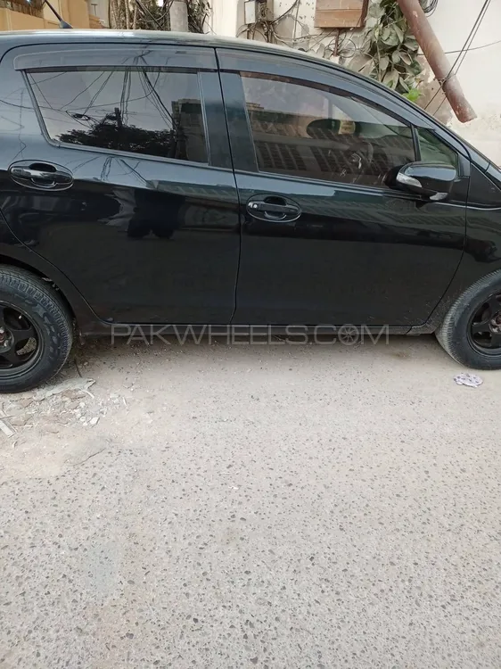 Toyota Vitz 2012 for Sale in Karachi Image-1