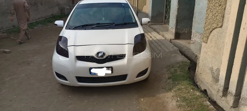 Toyota Vitz 2009 for Sale in Dera ismail khan Image-1