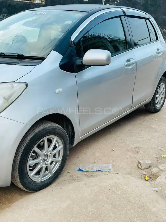 Toyota Vitz 2005 for Sale in Peshawar Image-1