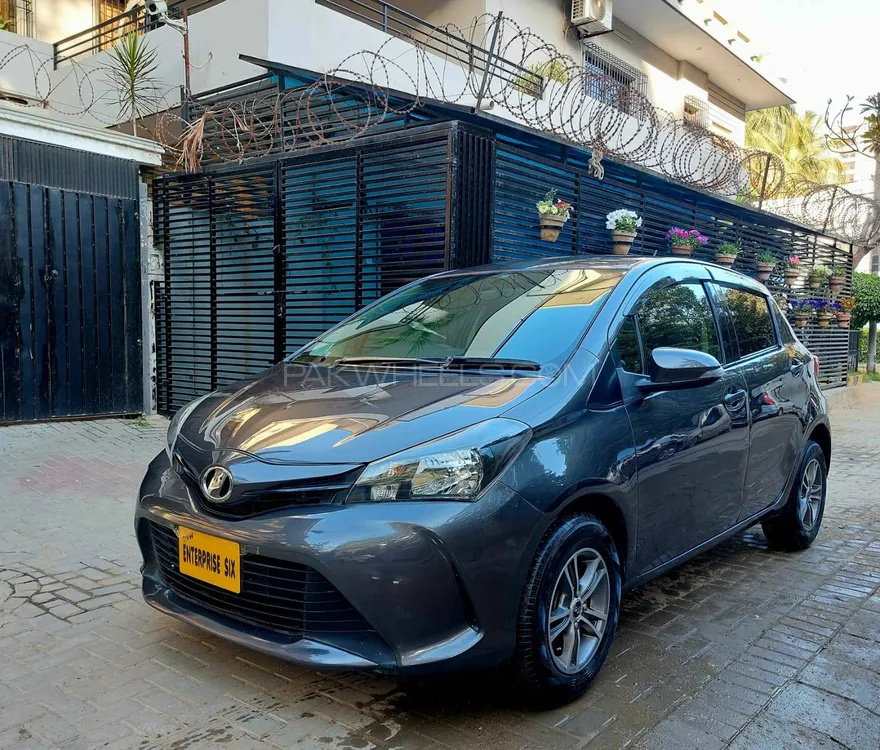 Toyota Vitz 2014 for Sale in Karachi Image-1