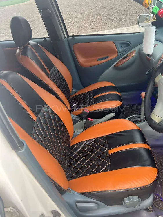 Toyota Vitz 2000 for Sale in Peshawar Image-1