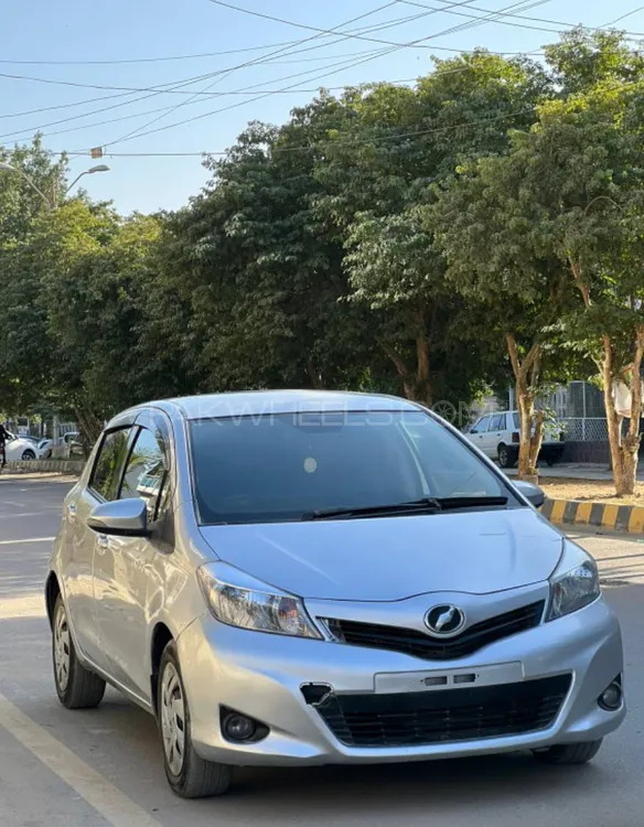 Toyota Vitz 2013 for Sale in Karachi Image-1