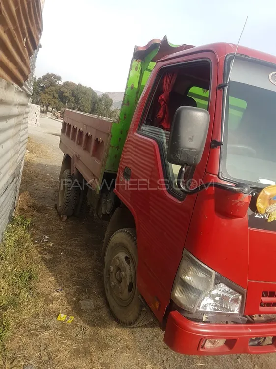 Isuzu NKR 2016 for Sale in Abbottabad Image-1