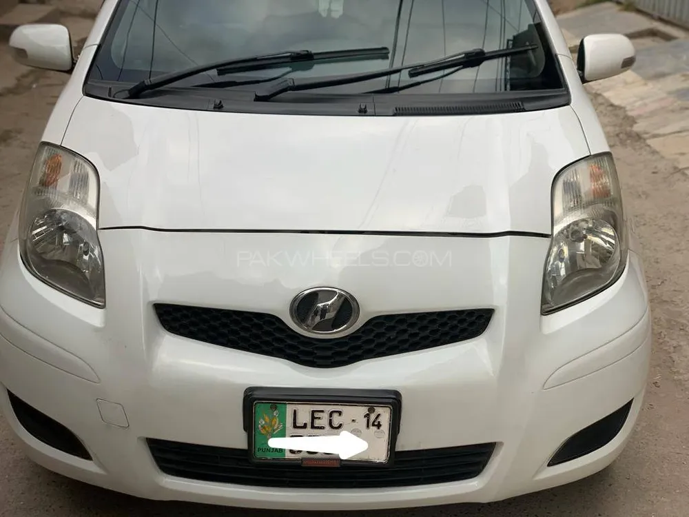 Toyota Vitz 2010 for Sale in Peshawar Image-1