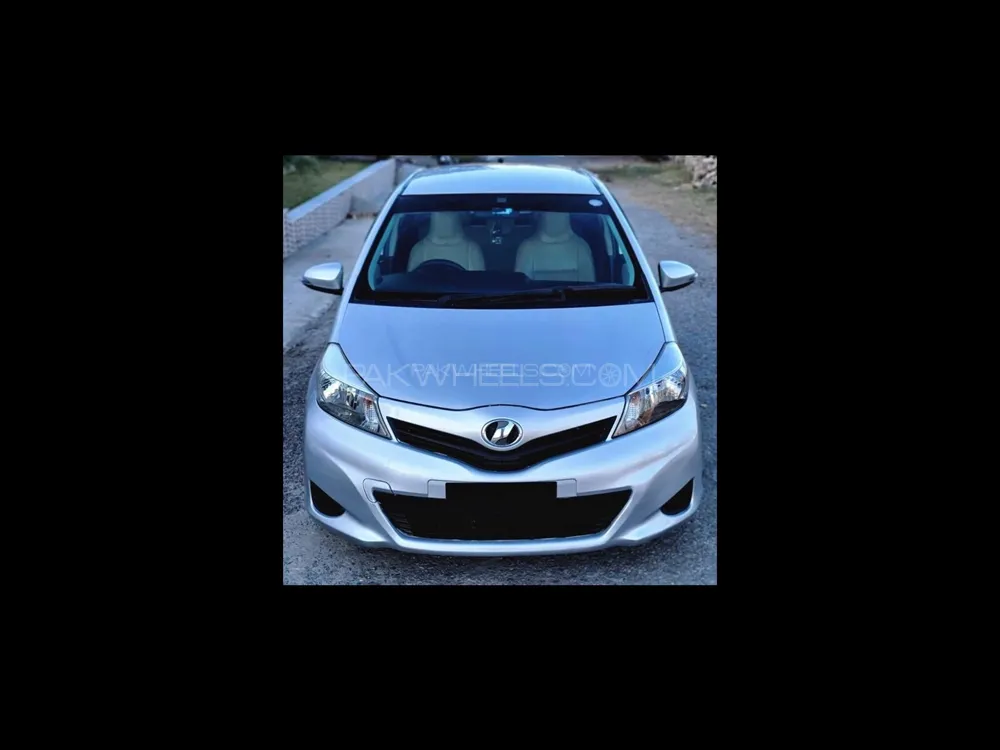 Toyota Vitz 2012 for Sale in Mardan Image-1